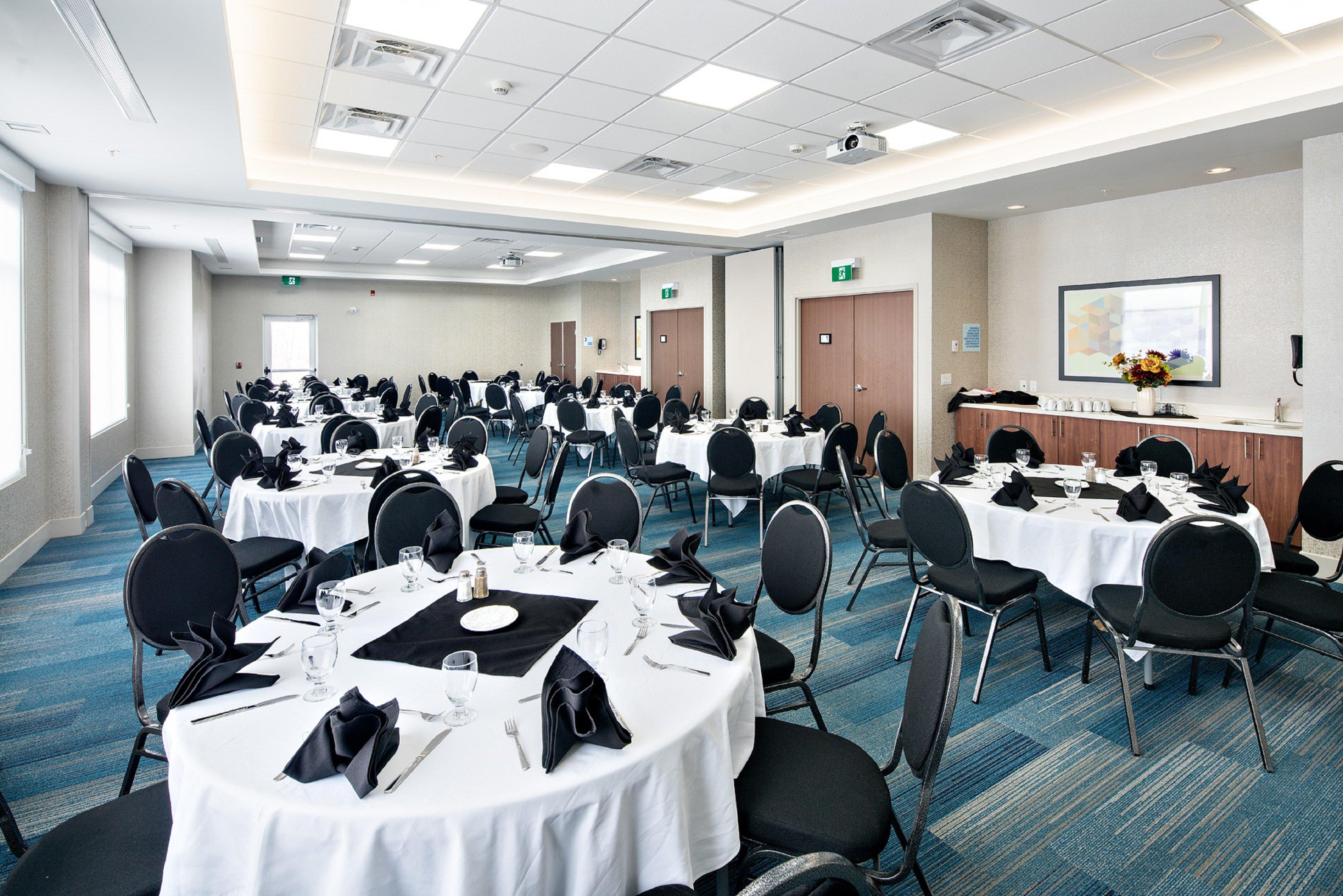 Holiday Inn Express - Red Deer North By Ihg Екстериор снимка