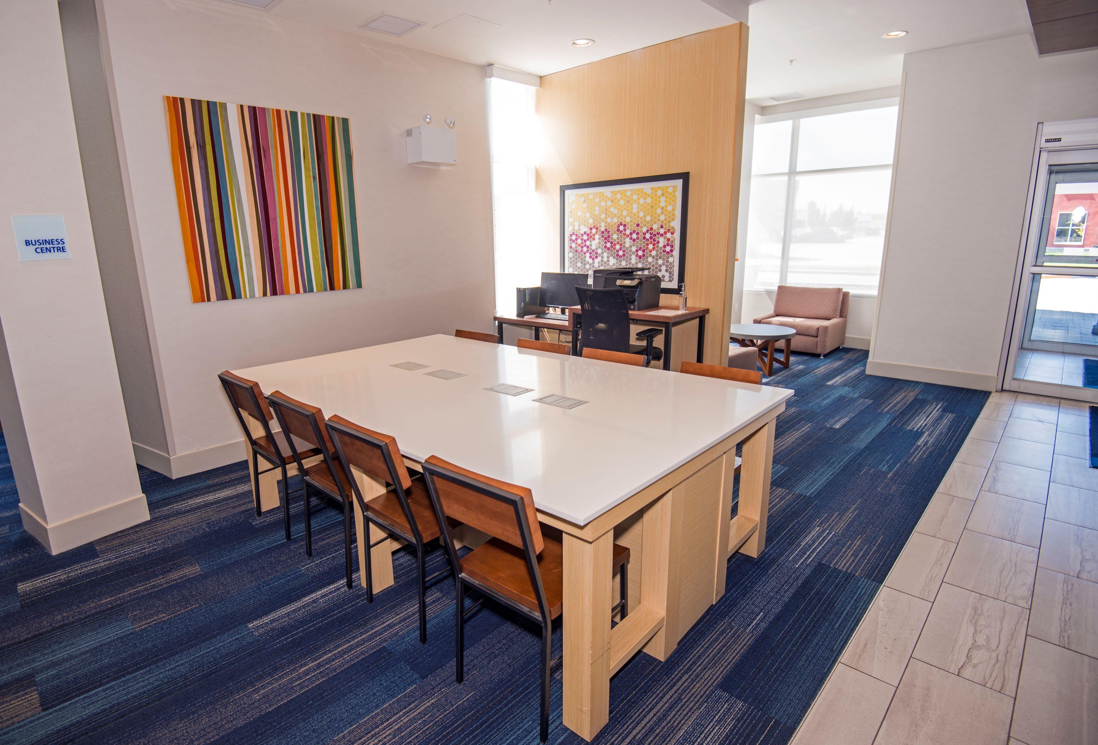 Holiday Inn Express - Red Deer North By Ihg Екстериор снимка